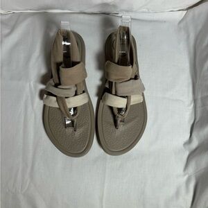 Sanuk Tan Sandals Comfortable Thong-Style